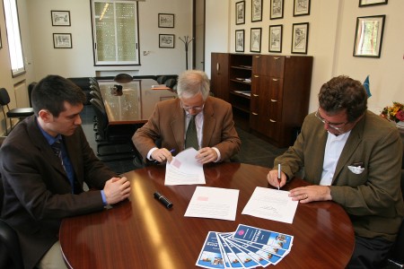 Firma del acuerdo de colaboraci�n UDC-UGS-DAT